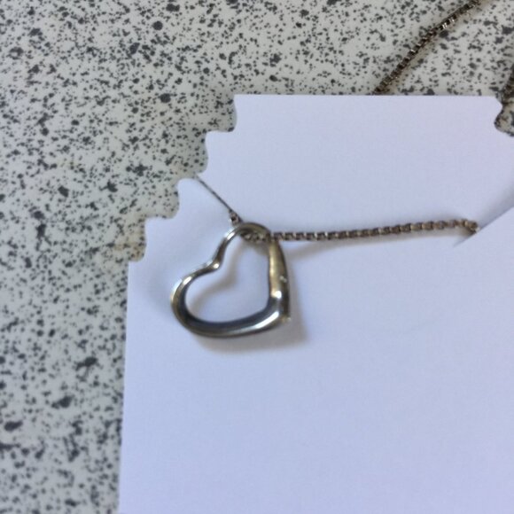Floating heart pendant - Picture 2 of 5